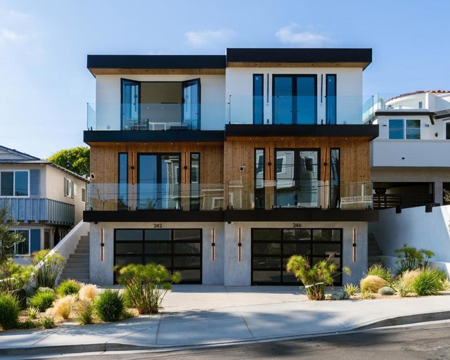 242 Playa Del Norte St, La Jolla.