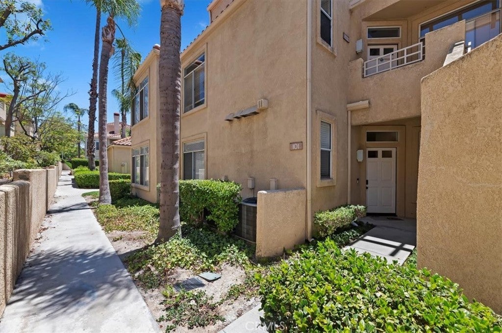 Photo of Listing #IV25148094