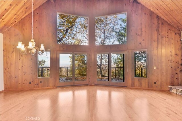 28992 Banff Dr, Lake Arrowhead