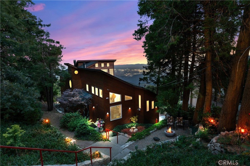 Listing photo for 28527 Willow Road, Lake Arrowhead, CA, Cabin home for sale