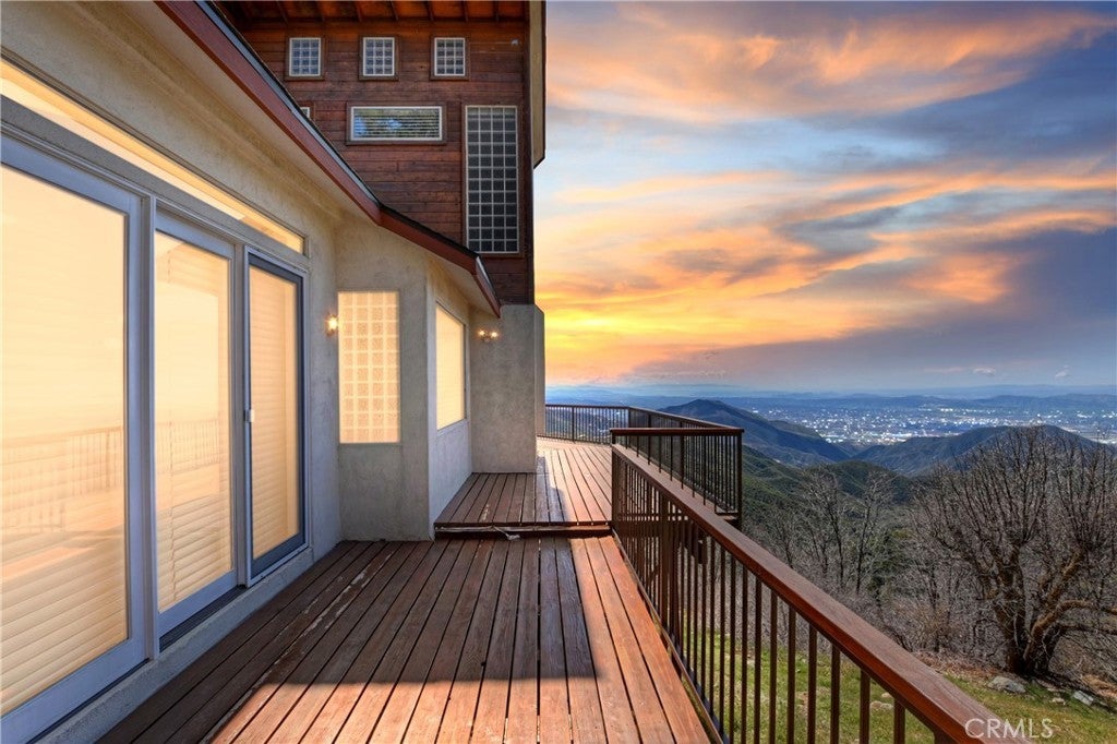 Listing photo for 28527 Willow Road, Lake Arrowhead, CA, Cabin home for sale