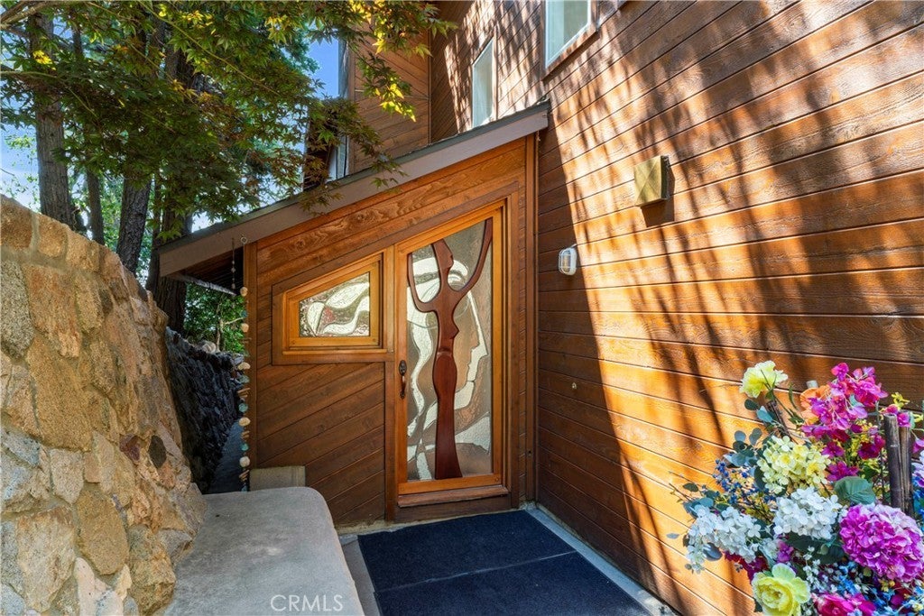 Listing photo for 28527 Willow Road, Lake Arrowhead, CA, Cabin home for sale