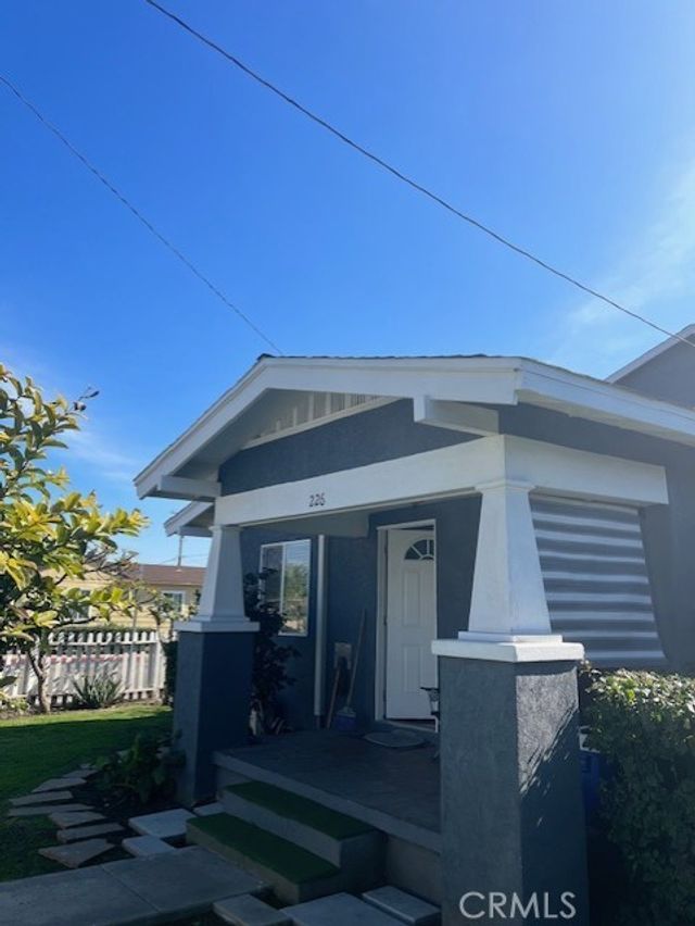 226 E Edinger Avenue, Santa Ana