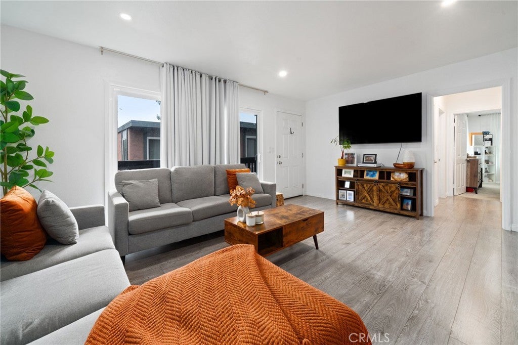 Photo of Listing #DW25148441