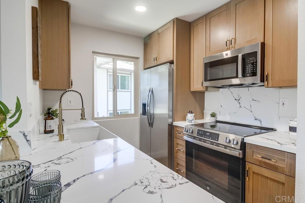 6548 Bell Bluff Avenue, San Carlos