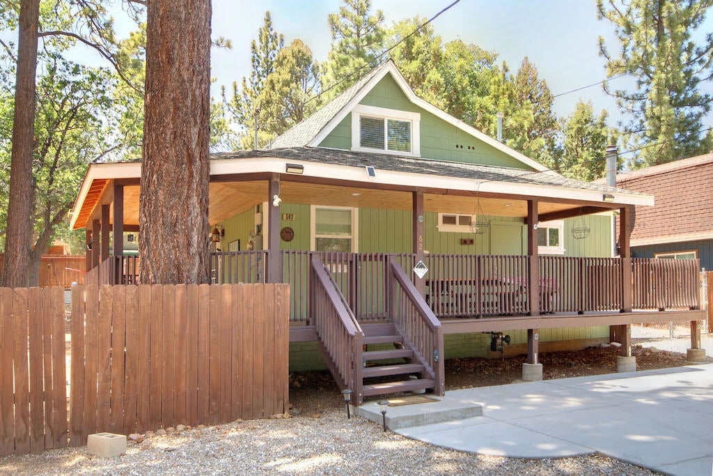 Listing photo for 562 Vista Avenue, Sugarloaf, CA, Cabin home for sale