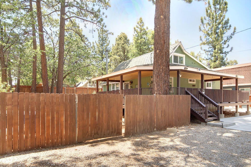 Listing photo for 562 Vista Avenue, Sugarloaf, CA, Cabin home for sale