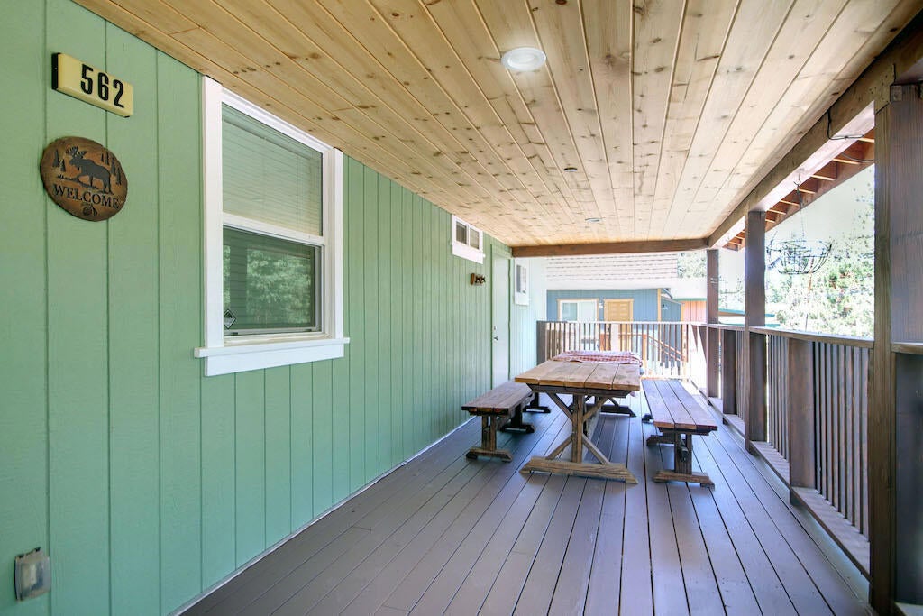Listing photo for 562 Vista Avenue, Sugarloaf, CA, Cabin home for sale