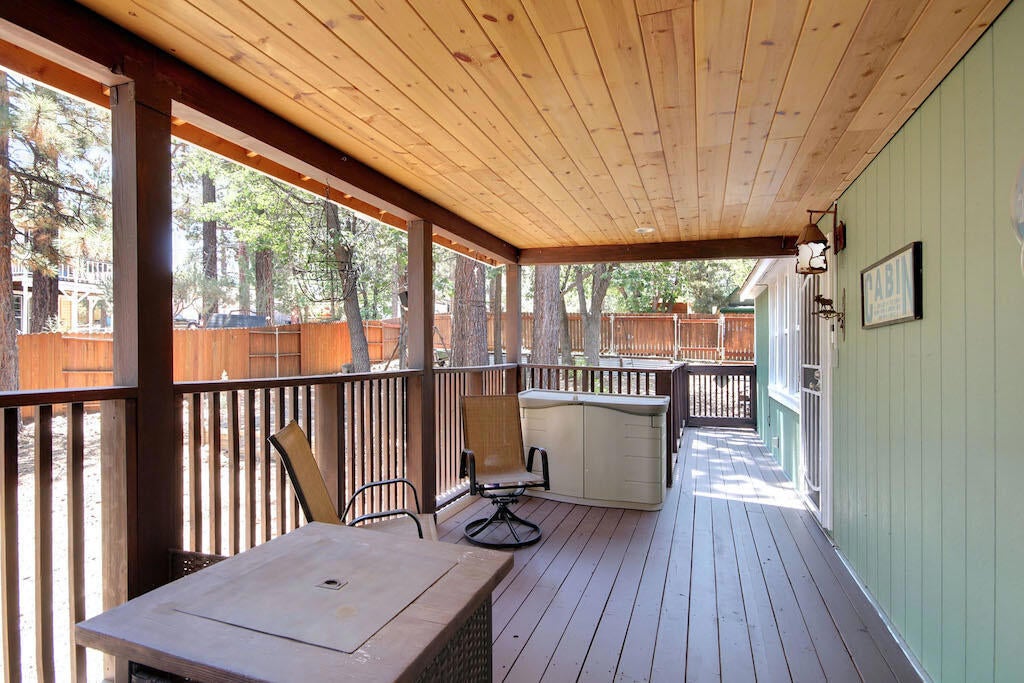 Listing photo for 562 Vista Avenue, Sugarloaf, CA, Cabin home for sale