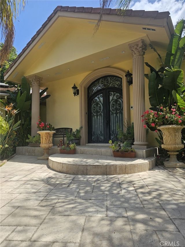 3946 Knobhill Drive, Sherman Oaks