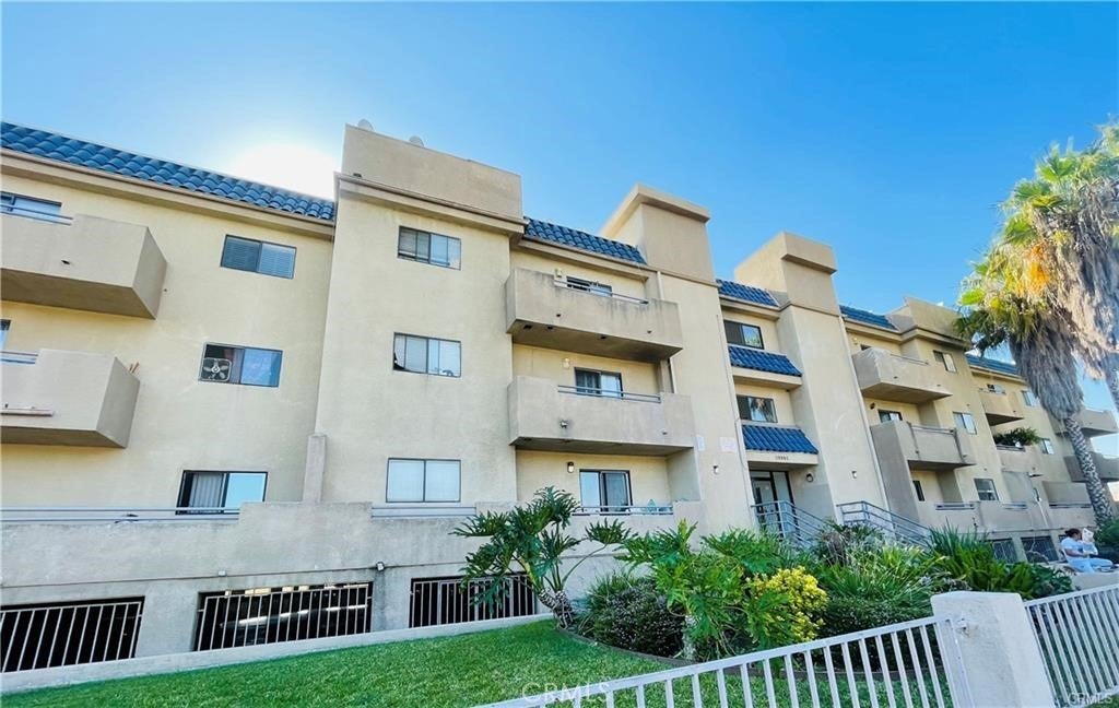 10901 Laurel Cny Blvd #209, San Fernando