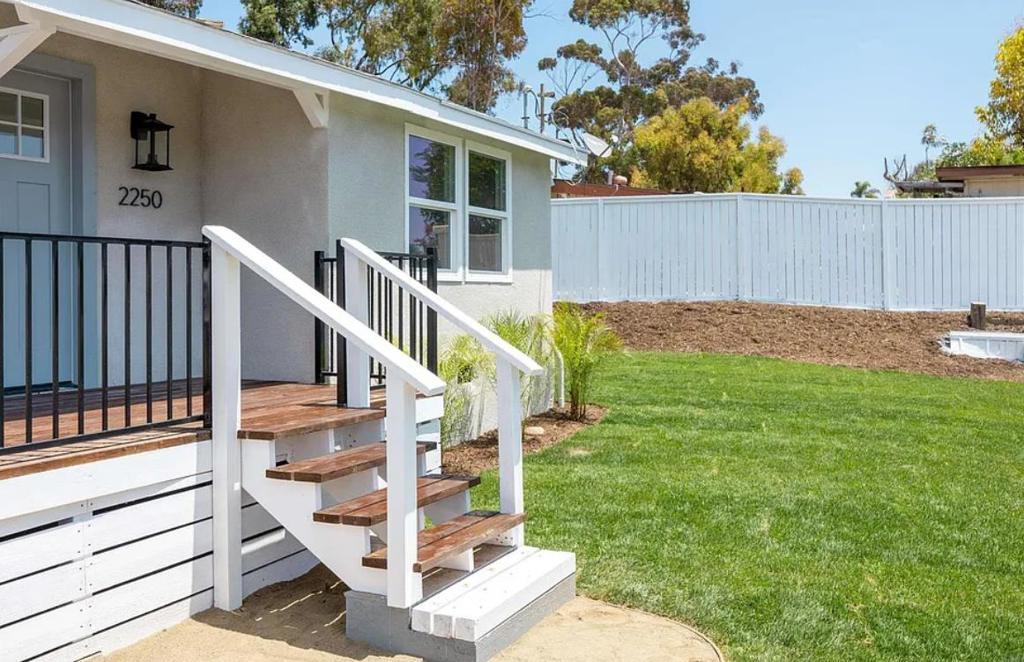 2250 Oceanside Boulevard, Oceanside