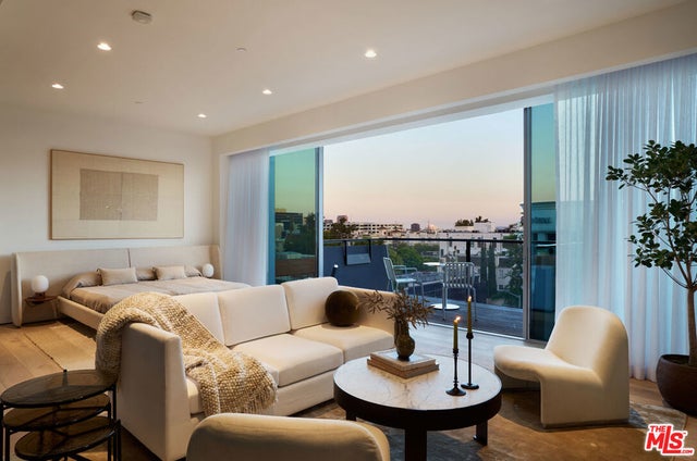 8899 Beverly Boulevard # 5f, West Hollywood