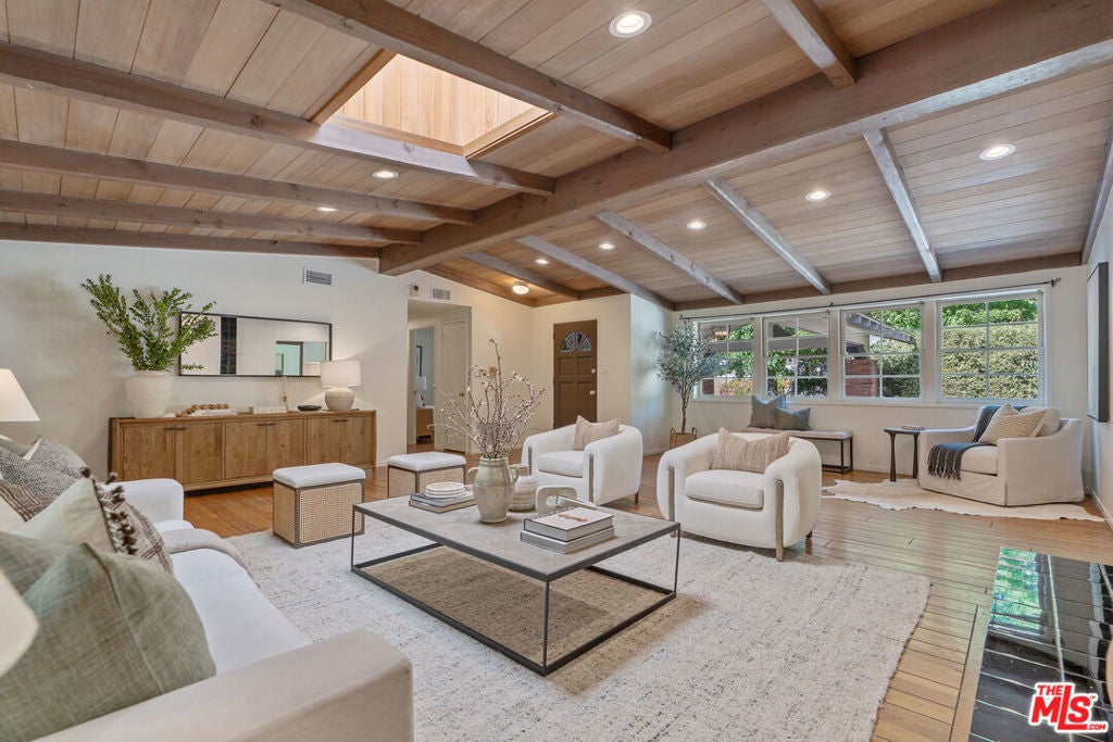 Photo of Listing #25562843