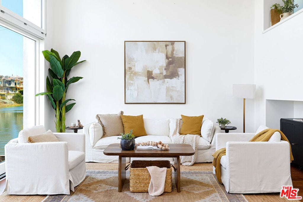 Photo of Listing #25563117