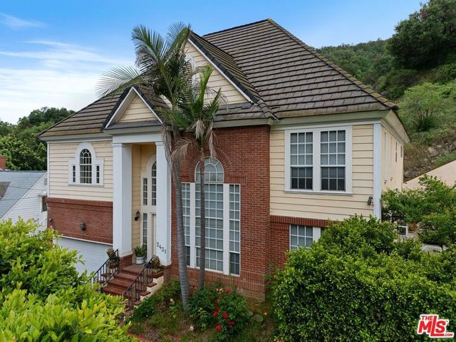 2431 Benedict Canyon Drive, Beverly Hills