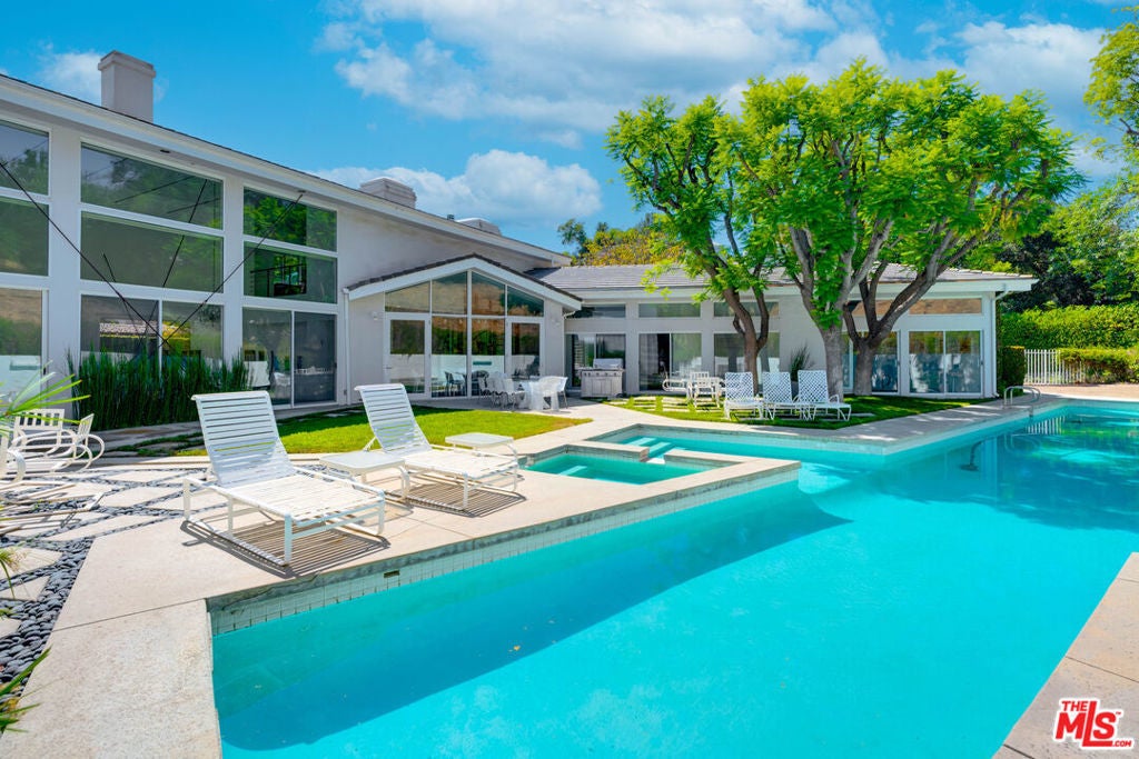 Photo of Listing #25563435