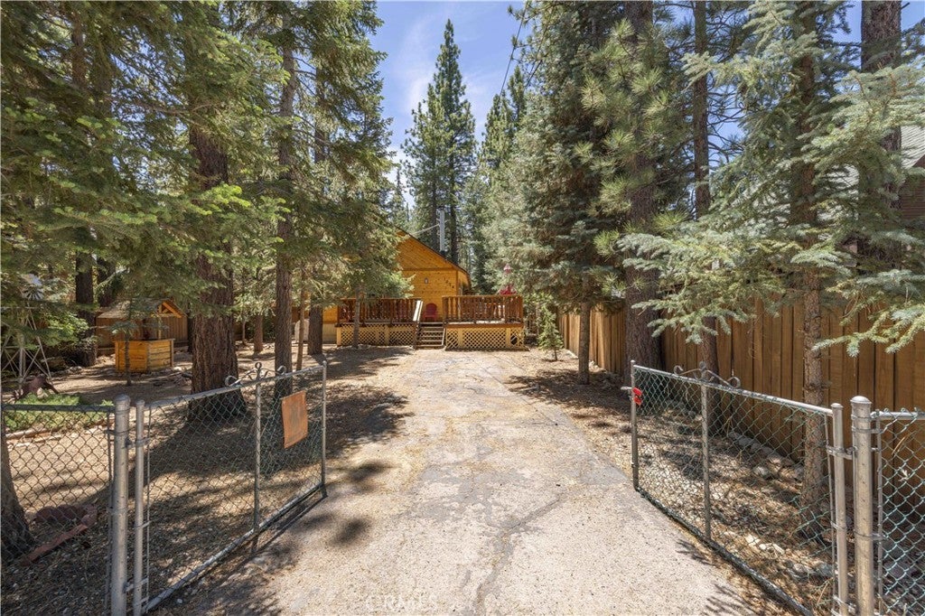 1004 Sugarloaf Boulevard, Big Bear City