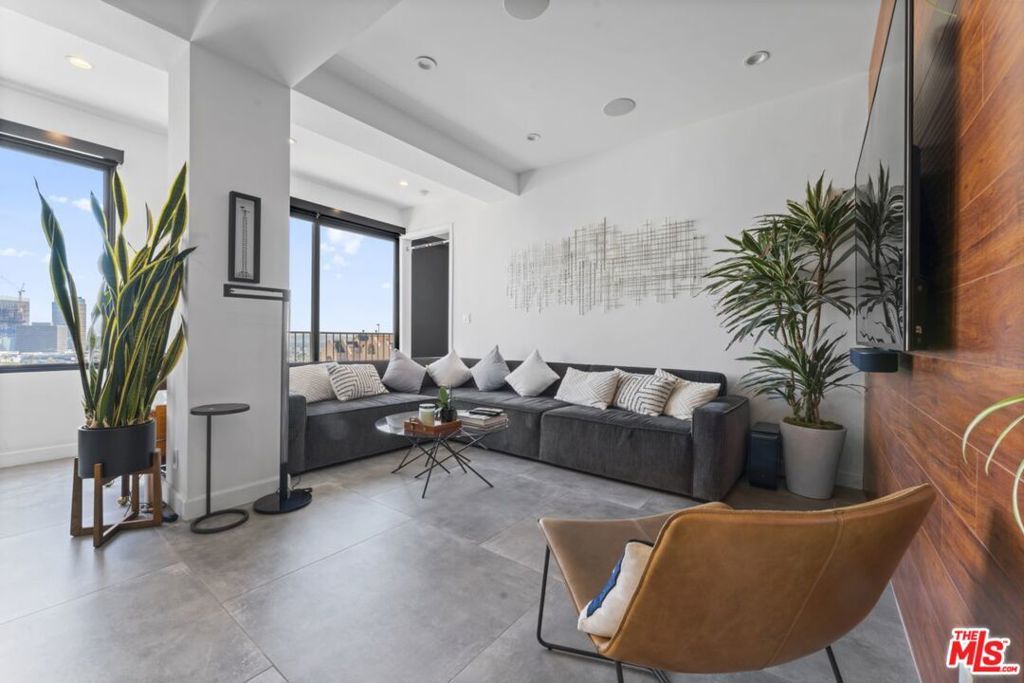 Photo of Listing #25563885