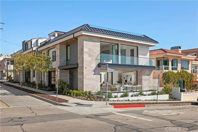 220 Carnation Ave., Corona Del Mar