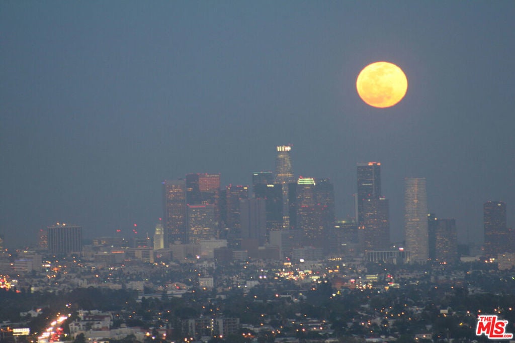 Photo of Listing #25560437