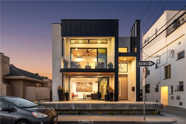 171 Savona Walk, Long Beach