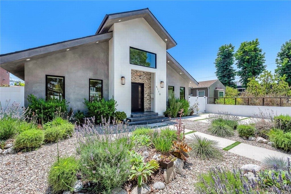 Photo of Listing #SR25158113