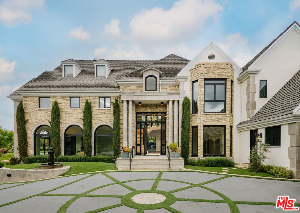 Photo of Listing #25565889