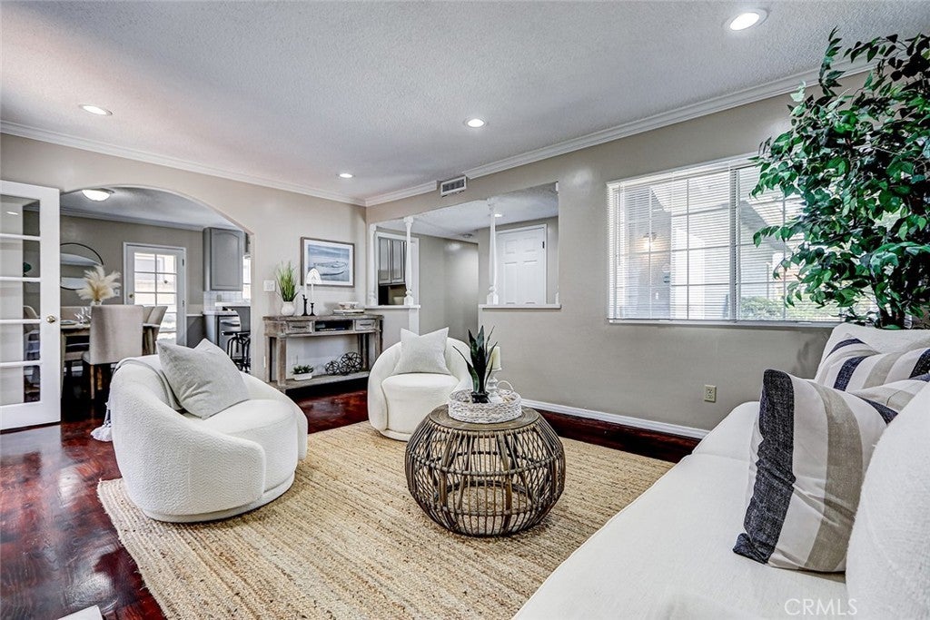 Photo of Listing #SB25160189