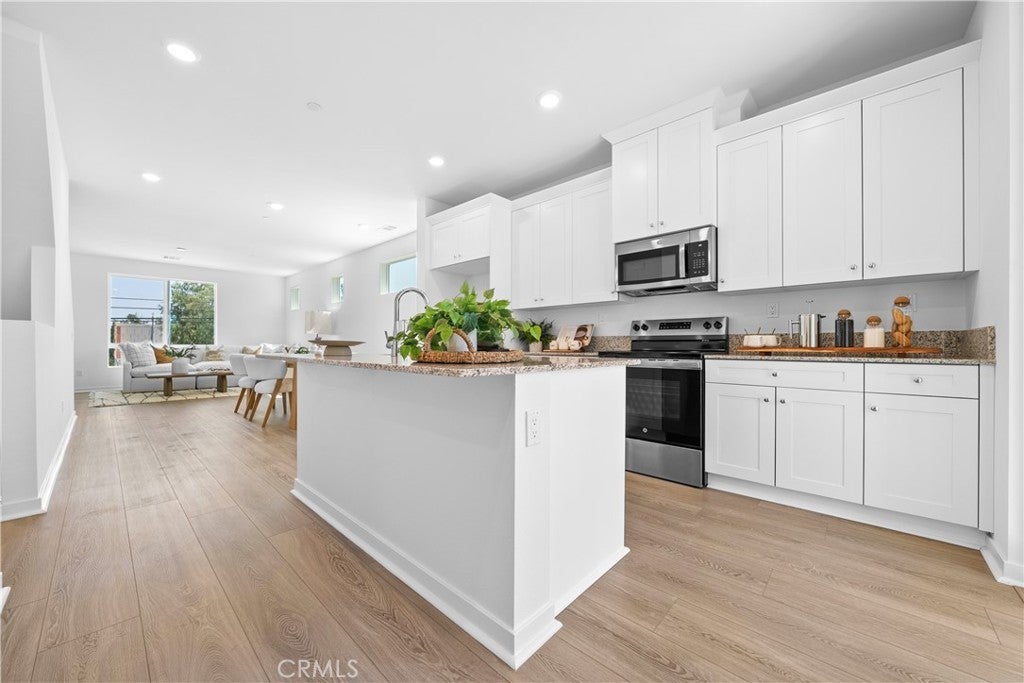 Photo of Listing #SR25157836