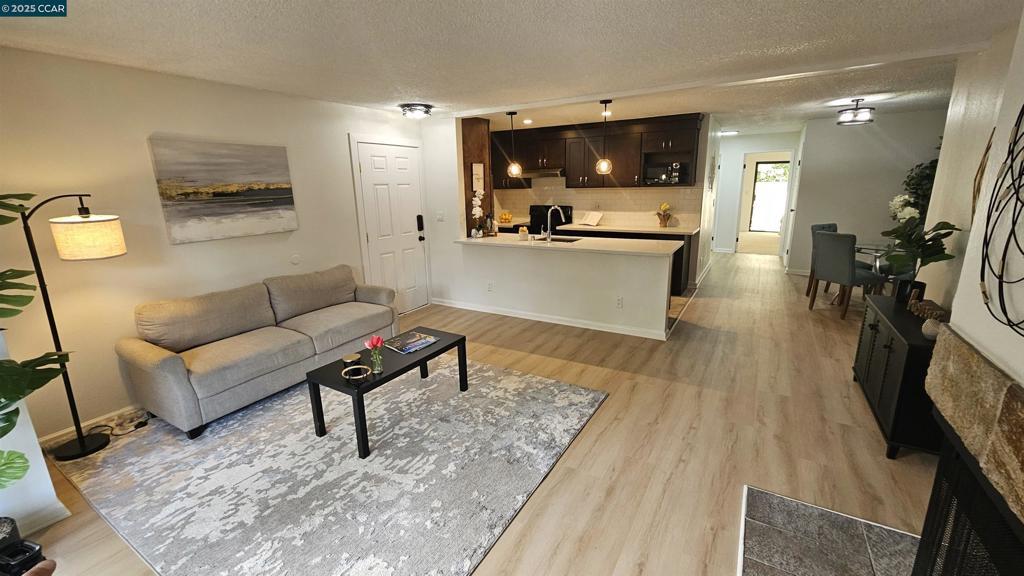 Photo of Listing #41105040