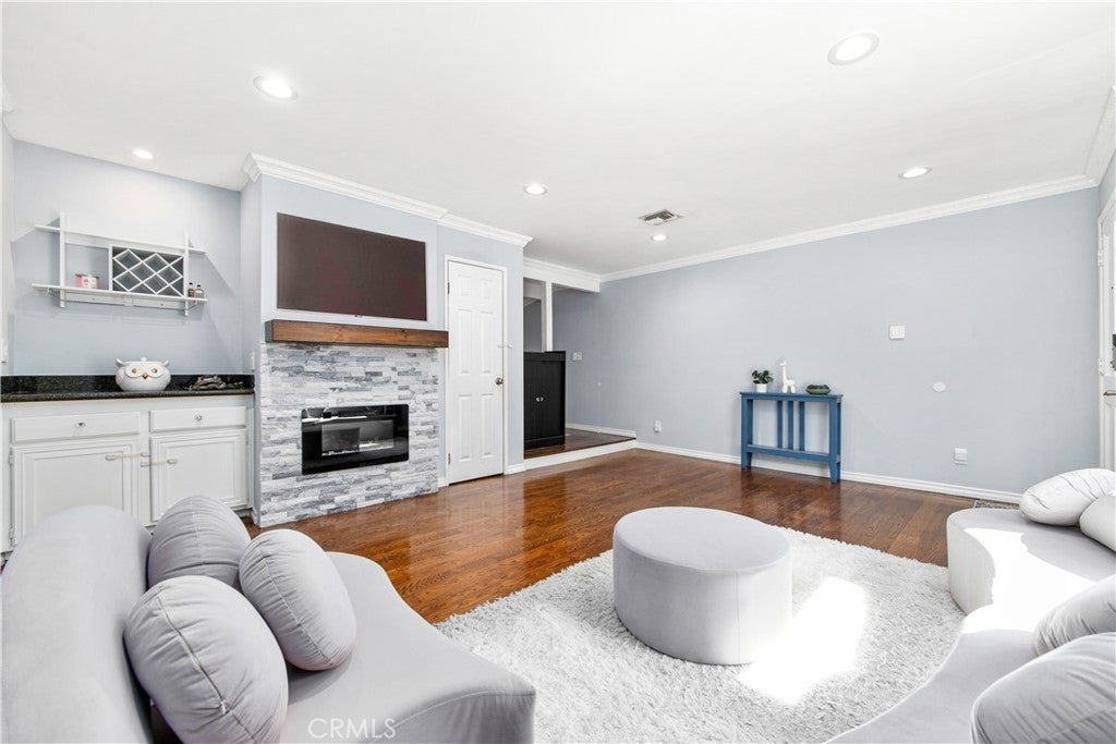 Photo of Listing #SR25159709