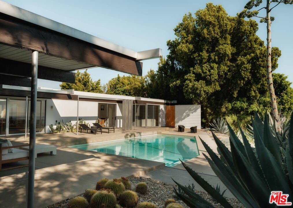 Photo of Listing #25566599