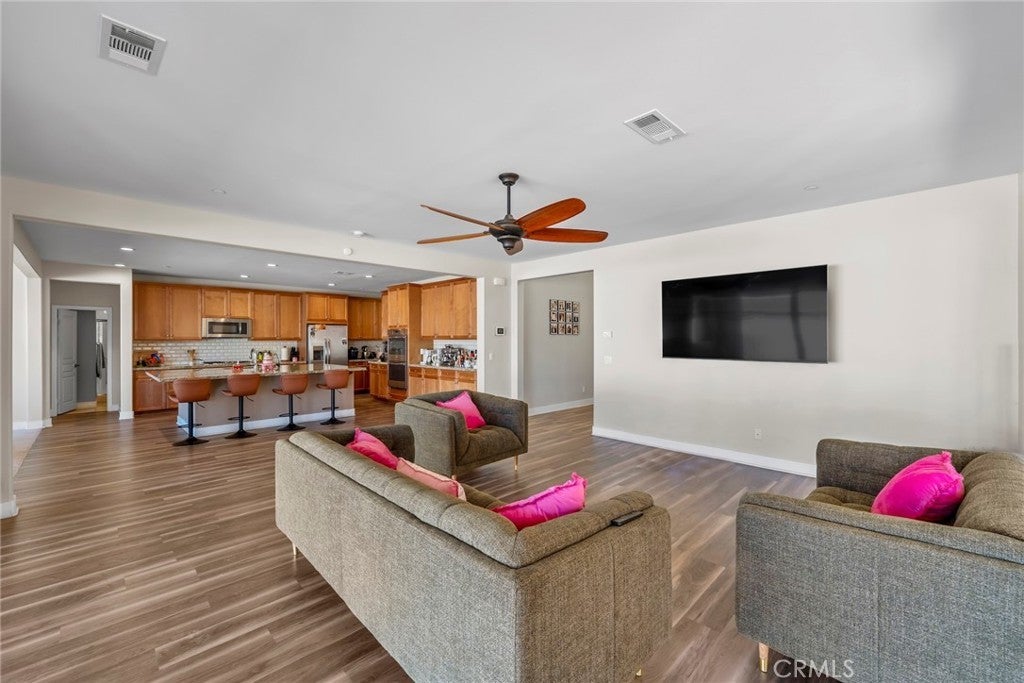 Photo of Listing #IV25157270