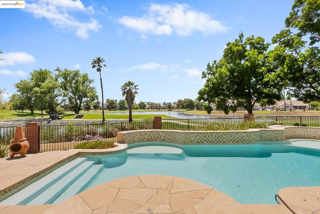 Photo of Listing #41105506