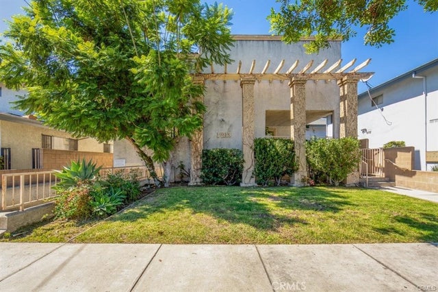 12115 York Avenue 2, Hawthorne.