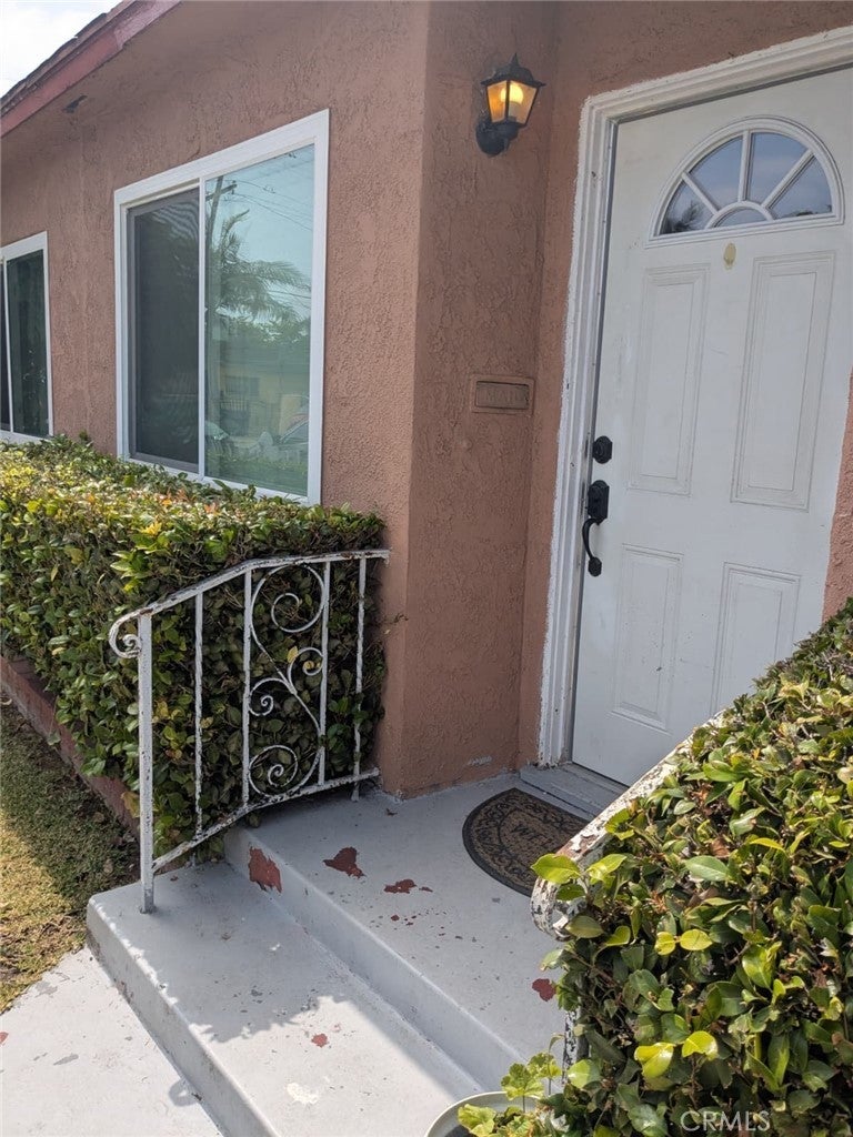 10406 San Carlos, South Gate