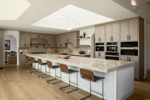 7102 Via De Maya, Rancho Santa Fe.