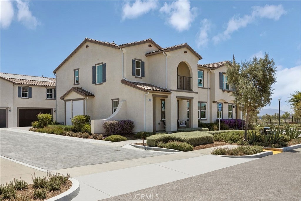 Photo of Listing #IV25164502