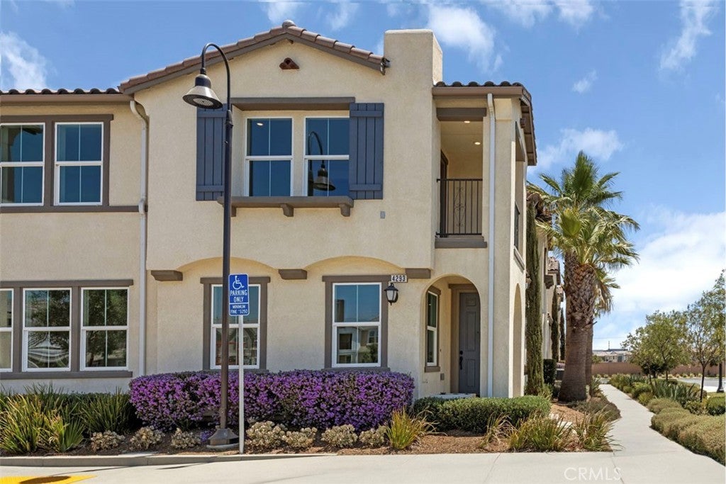 Photo of Listing #IV25164509