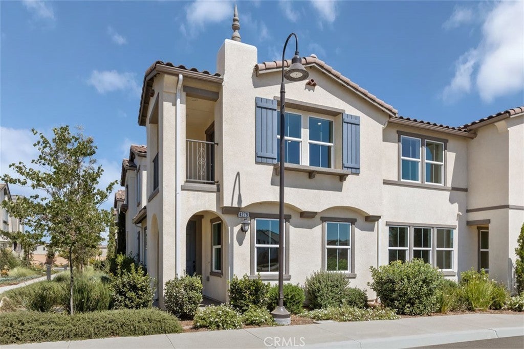 Photo of Listing #IV25164529