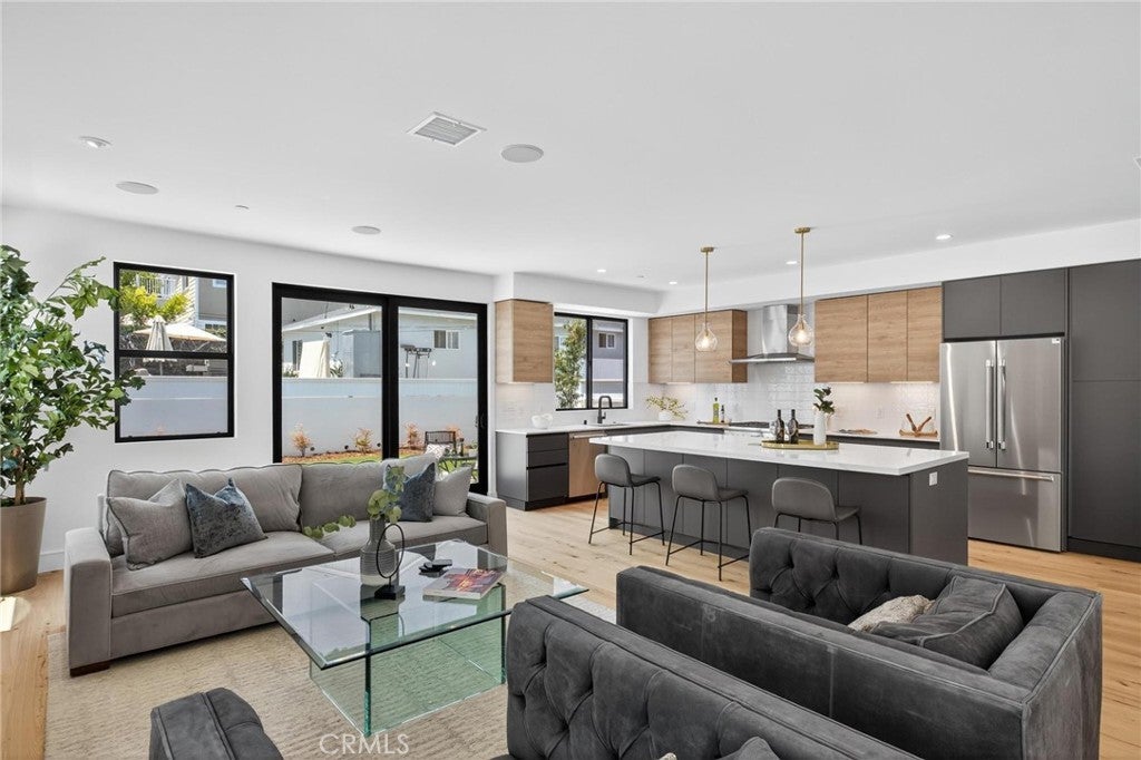 Photo of Listing #SB25146612