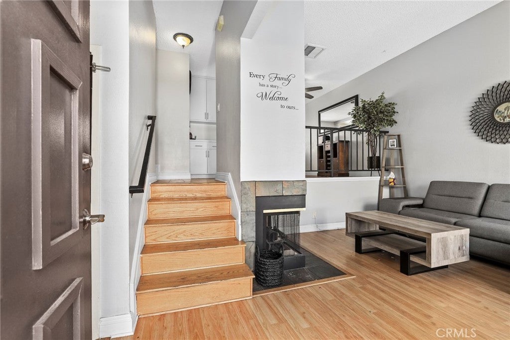 Photo of Listing #SR25161309