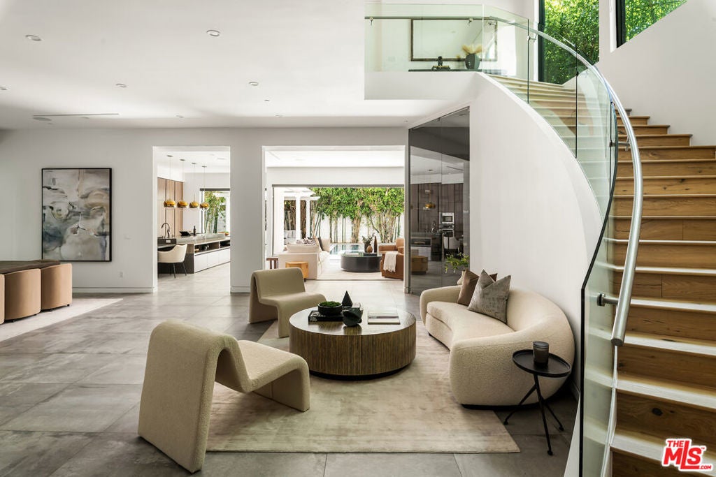 Photo of Listing #25569357