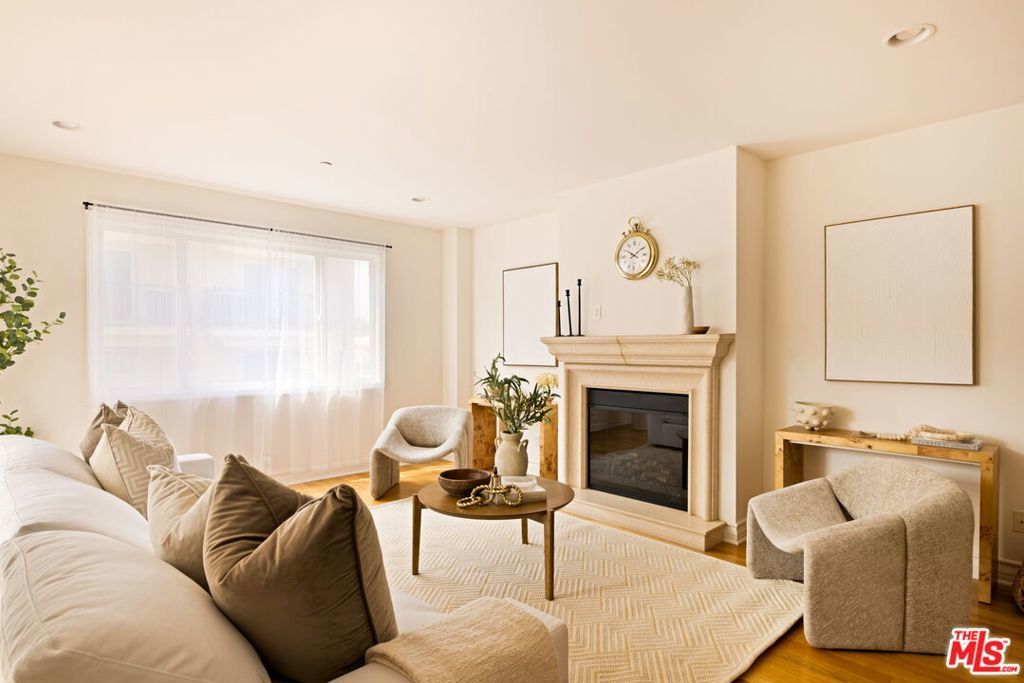 325 Arnaz Drive # 304, Los Angeles