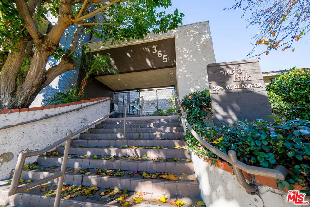 Photo of Listing #25569293