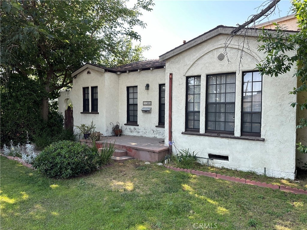 11203 Califa Street, North Hollywood