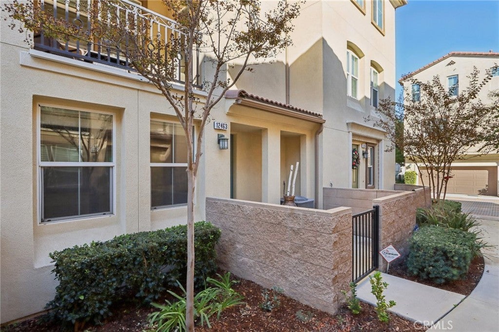 Photo of Listing #IV25136985