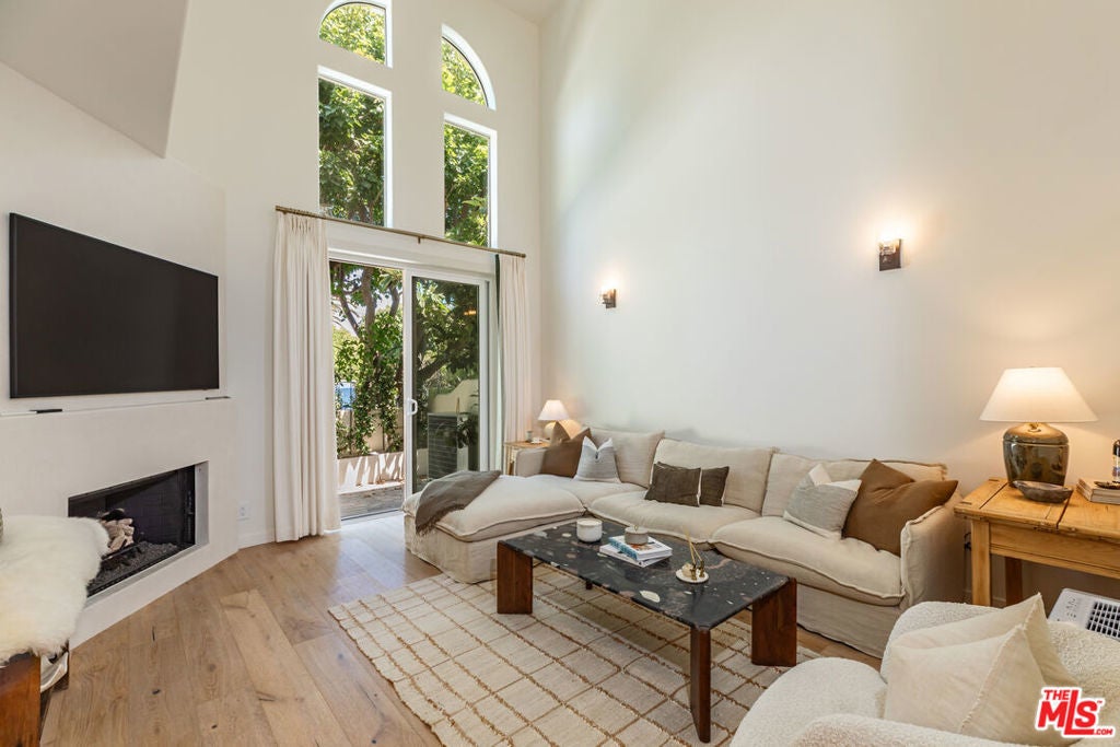 Photo of Listing #25569797