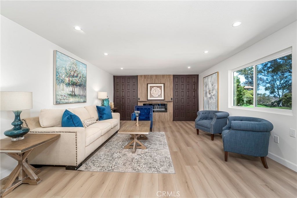 Photo of Listing #OC25167096